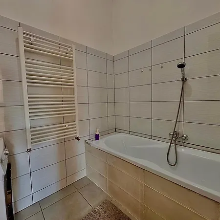 Baross - Spacious Апартаменты